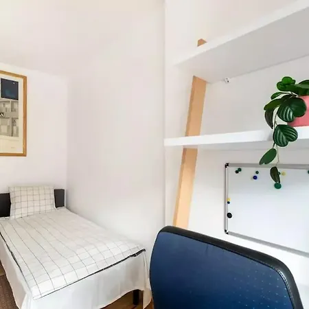 Apartament Cozy With 6 Bedrooms *