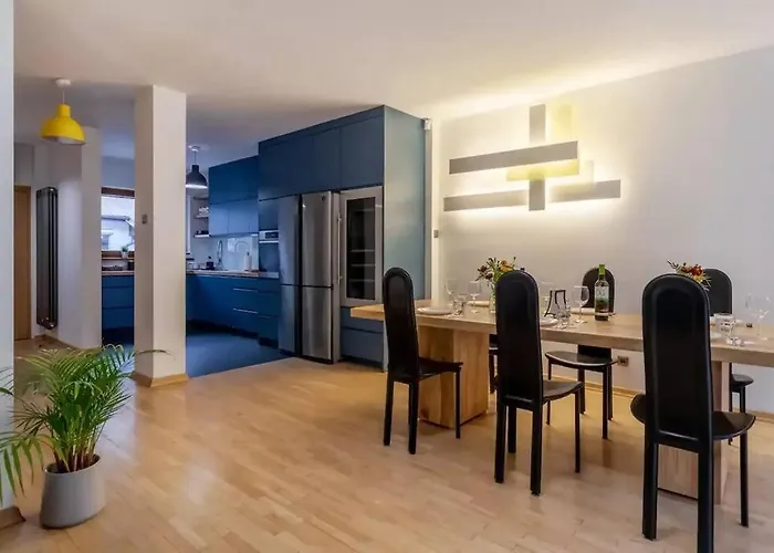 Cozy With 6 Bedrooms Warszawa