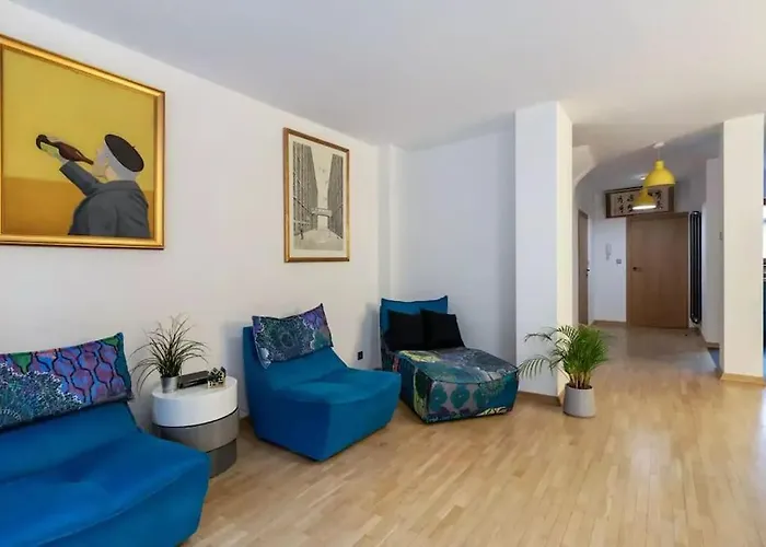 Cozy With 6 Bedrooms Apartament *