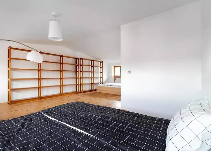 Apartament Cozy With 6 Bedrooms Warszawa