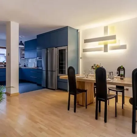 Cozy With 6 Bedrooms 华沙