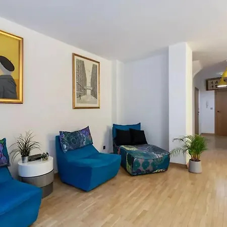 Cozy With 6 Bedrooms 公寓 *