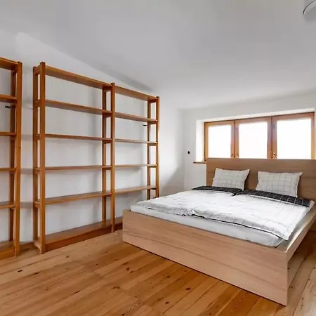 Cozy With 6 Bedrooms * 华沙