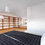 Διαμέρισμα Cozy With 6 Bedrooms Βαρσοβία