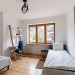 Cozy With 6 Bedrooms Διαμέρισμα *