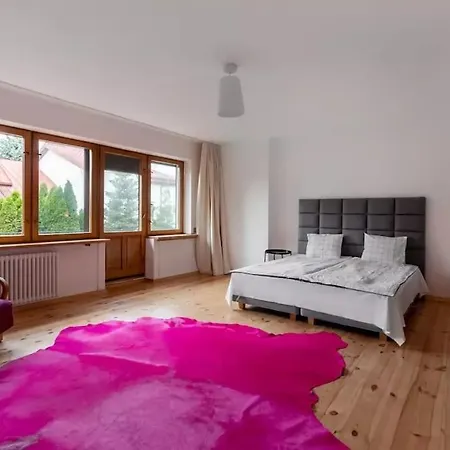 Cozy With 6 Bedrooms Διαμέρισμα